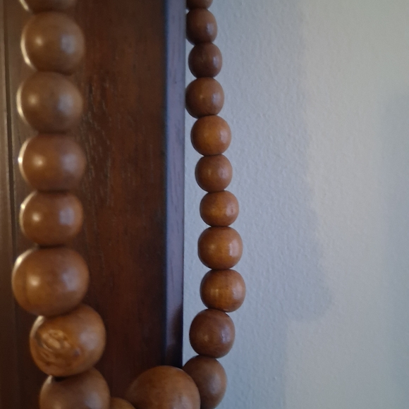 Elegant Brown Beaded Necklace - Picture 3 of 7